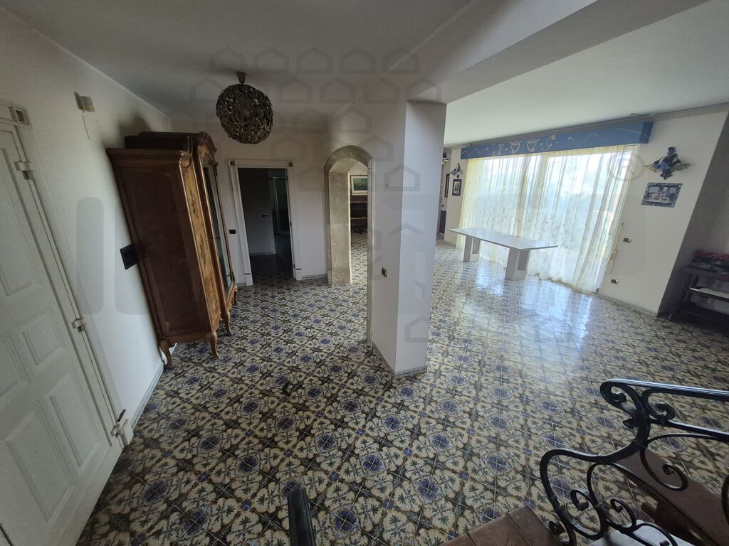 Villa con giardino in san saba, Messina