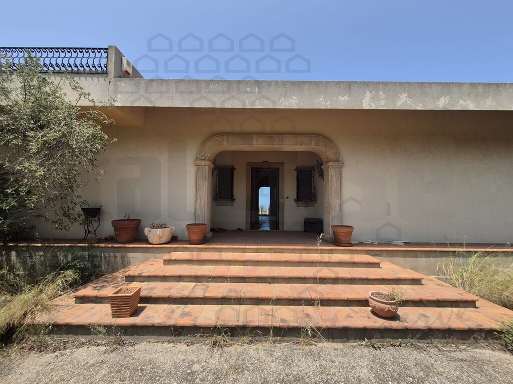 Villa con giardino in san saba, Messina