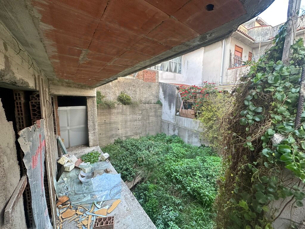 Villa con giardino in luigi rizzo faro superiore, Messina