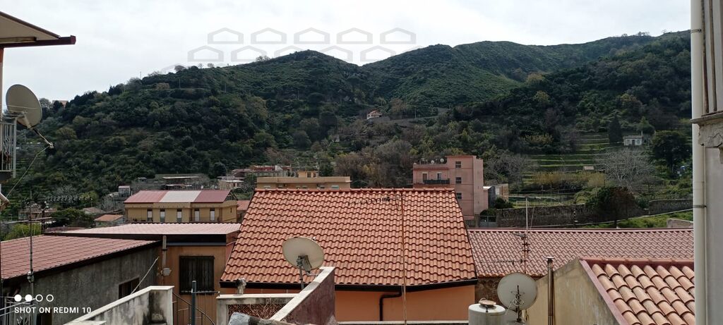 Villa da ristrutturare in via portella 45, Messina