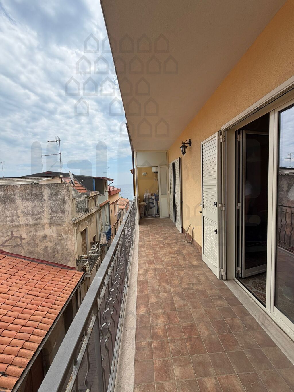 Quadrilocale con terrazzo in lungomare, Nizza di Sicilia