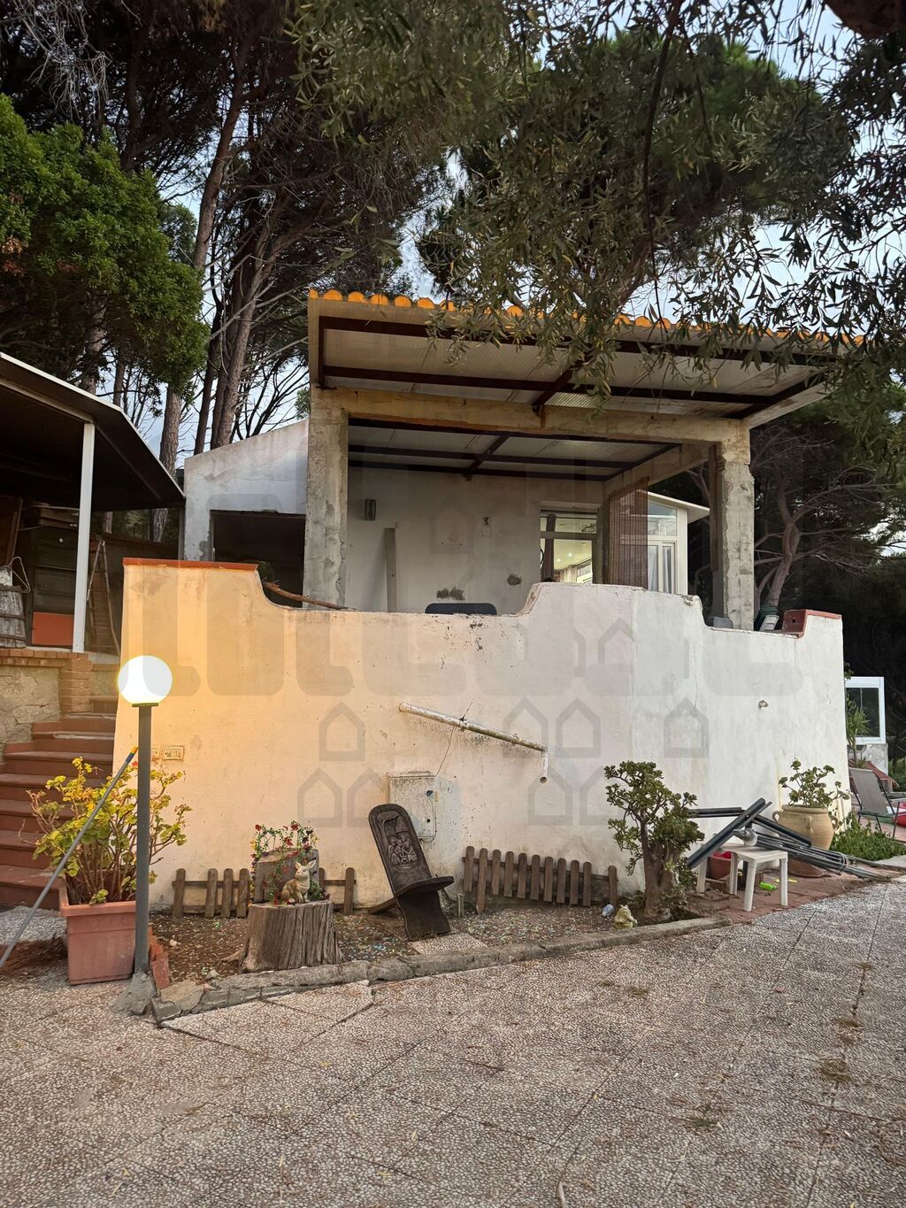 Villa con giardino in salice, Messina