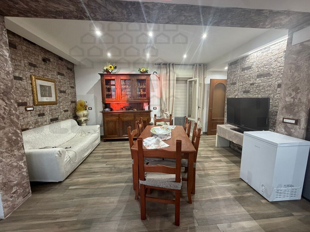 Villa con giardino in salice, Messina