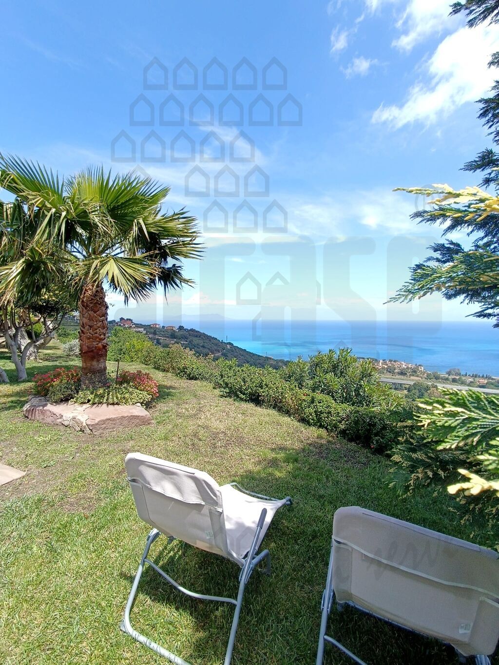 Villa con giardino in gioiosa marea, Gioiosa Marea