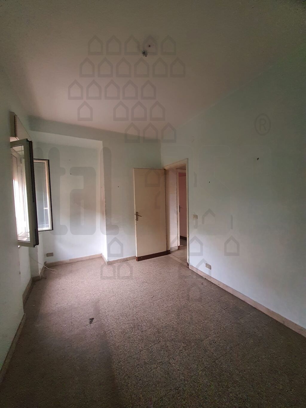 Trilocale da ristrutturare in via empedocle fondo fucile, Messina