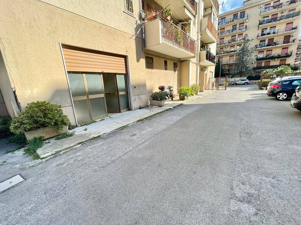 Magazzino in vendita a Palermo, Michelangelo