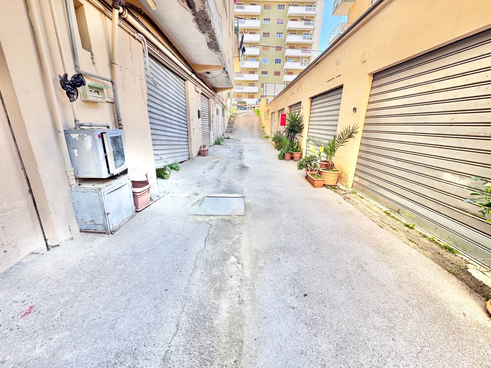 Magazzino in vendita a Palermo, Giotto