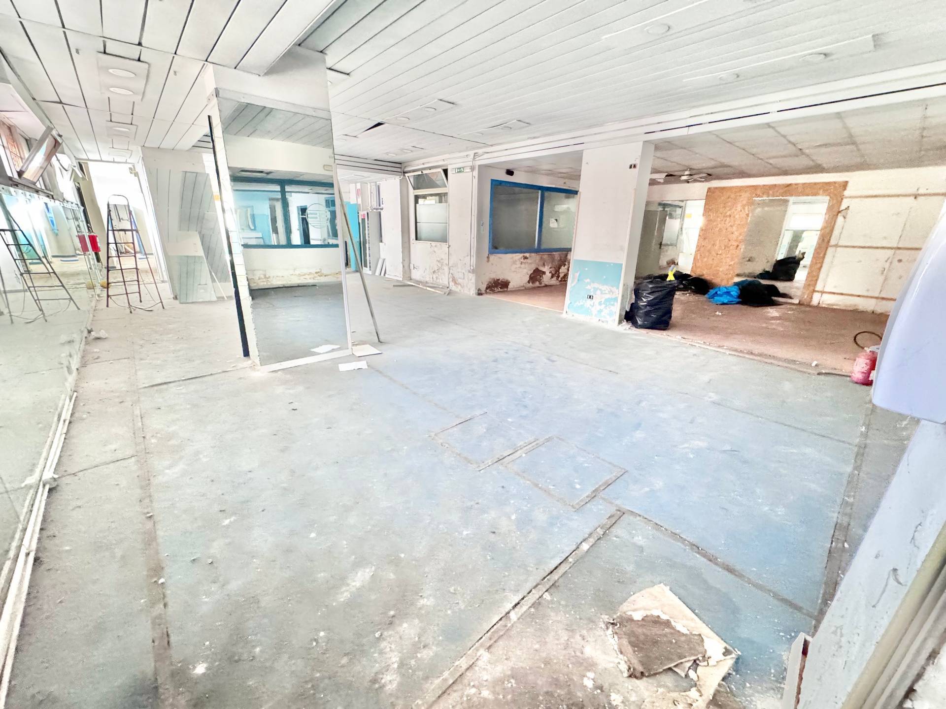 Magazzino in vendita a Palermo, Giotto