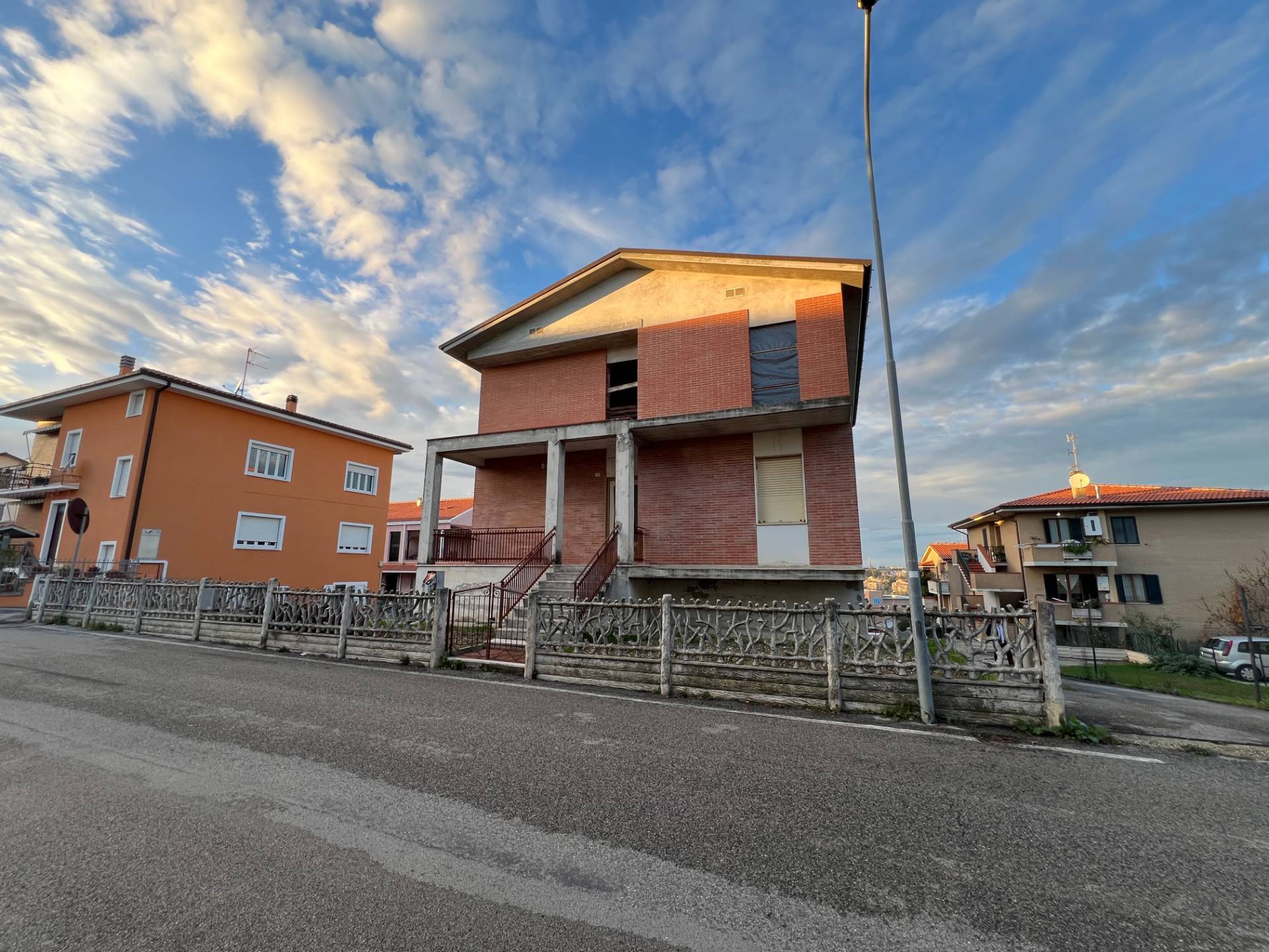 Casa singola in vendita a Fermo, Crocefisso