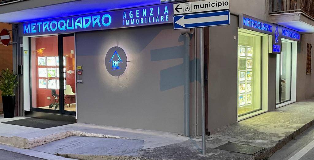 Locale Commerciale in vendita a Fermo, San Giuliano