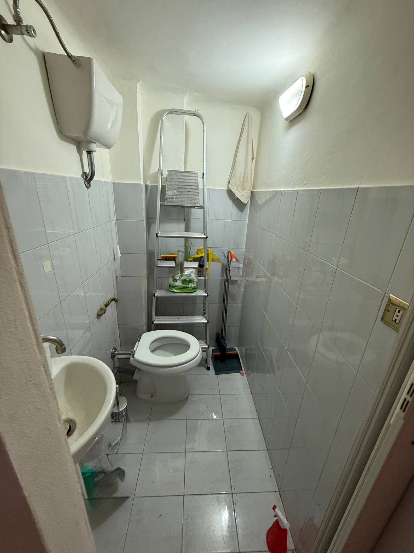 Locale Commerciale in vendita a Fermo, San Giuliano