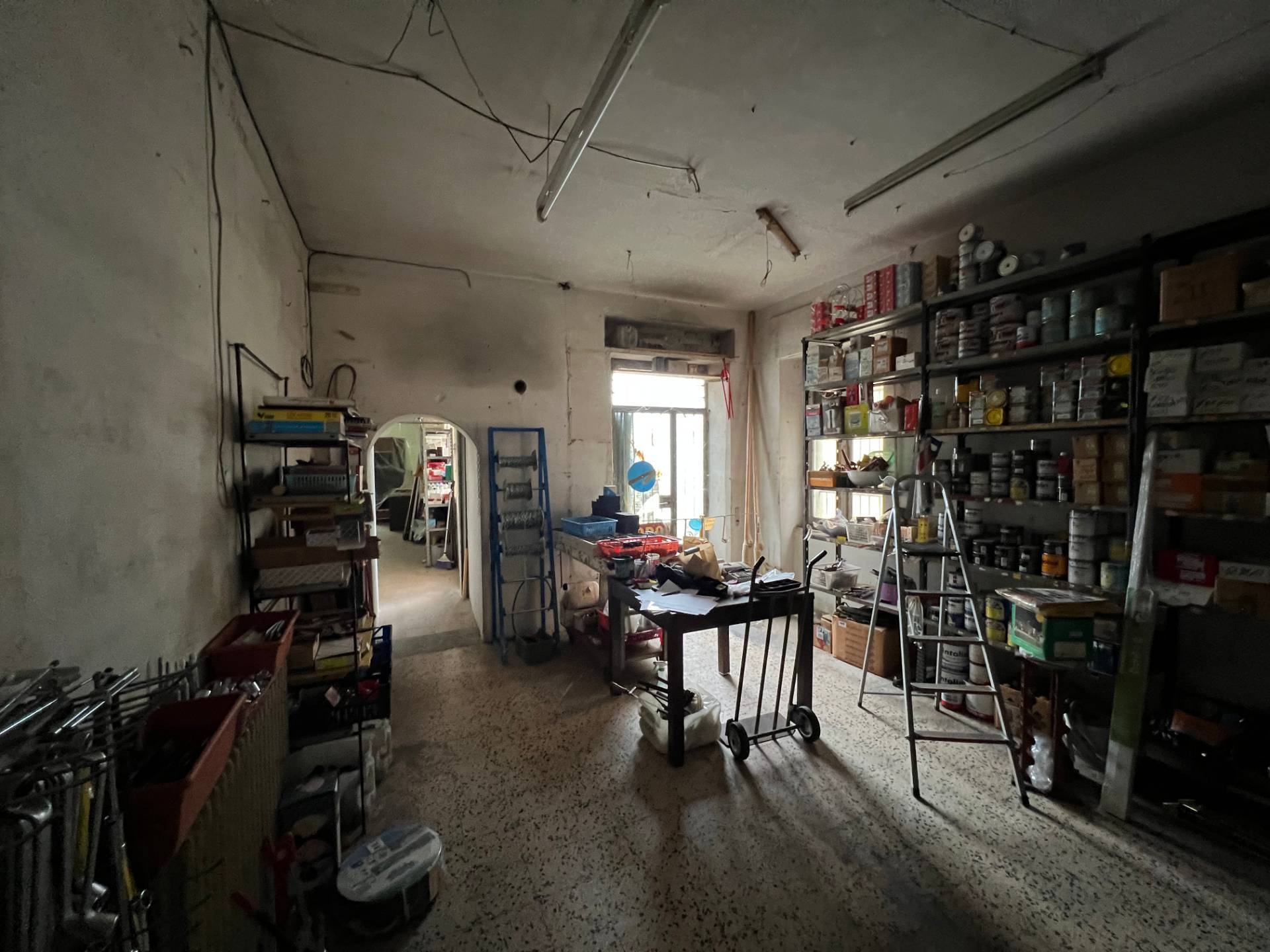 Locale commerciale in vendita a Fermo, Tira a Segno