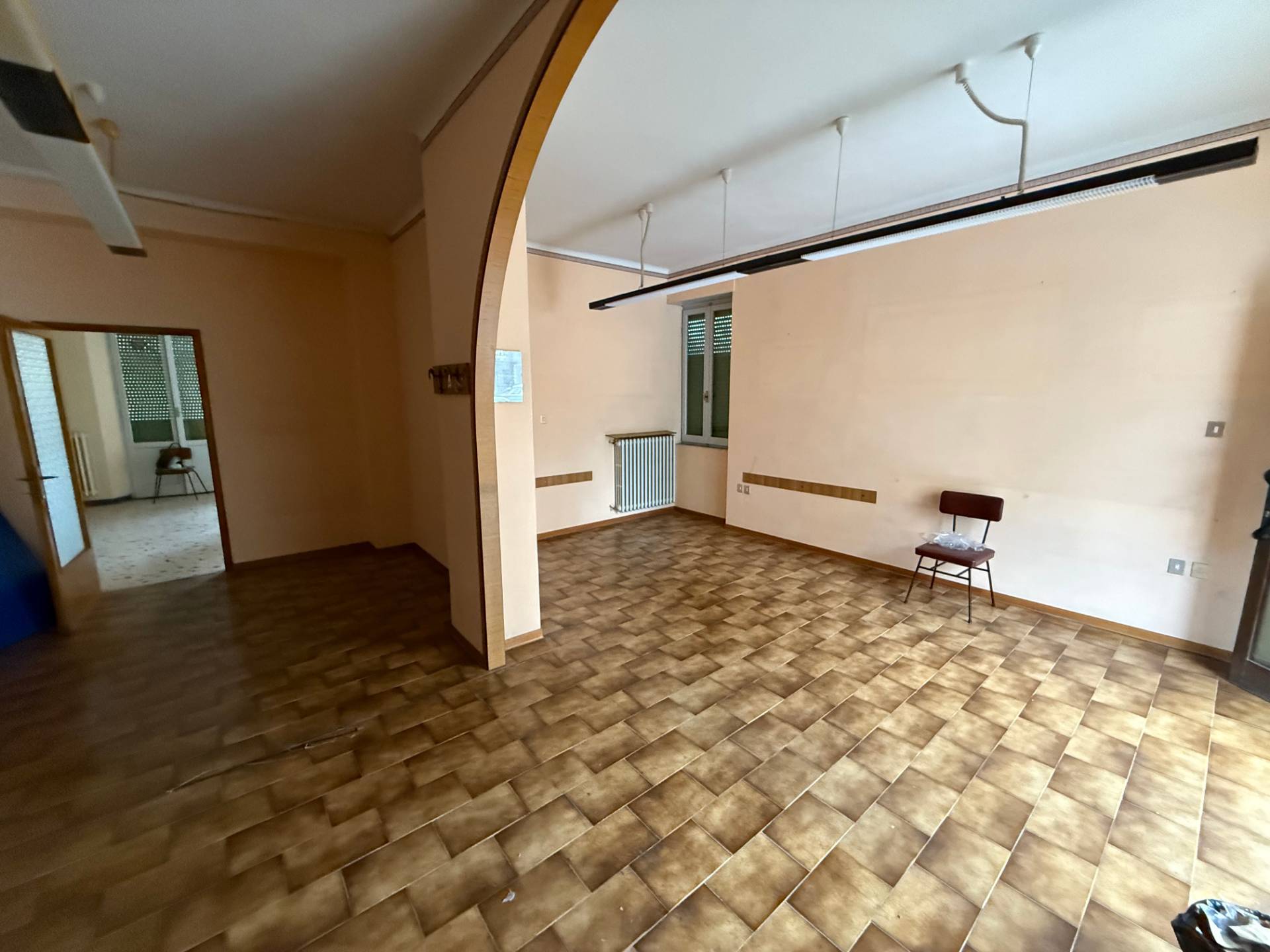 Locale Commerciale in vendita a Fermo, San Giuliano