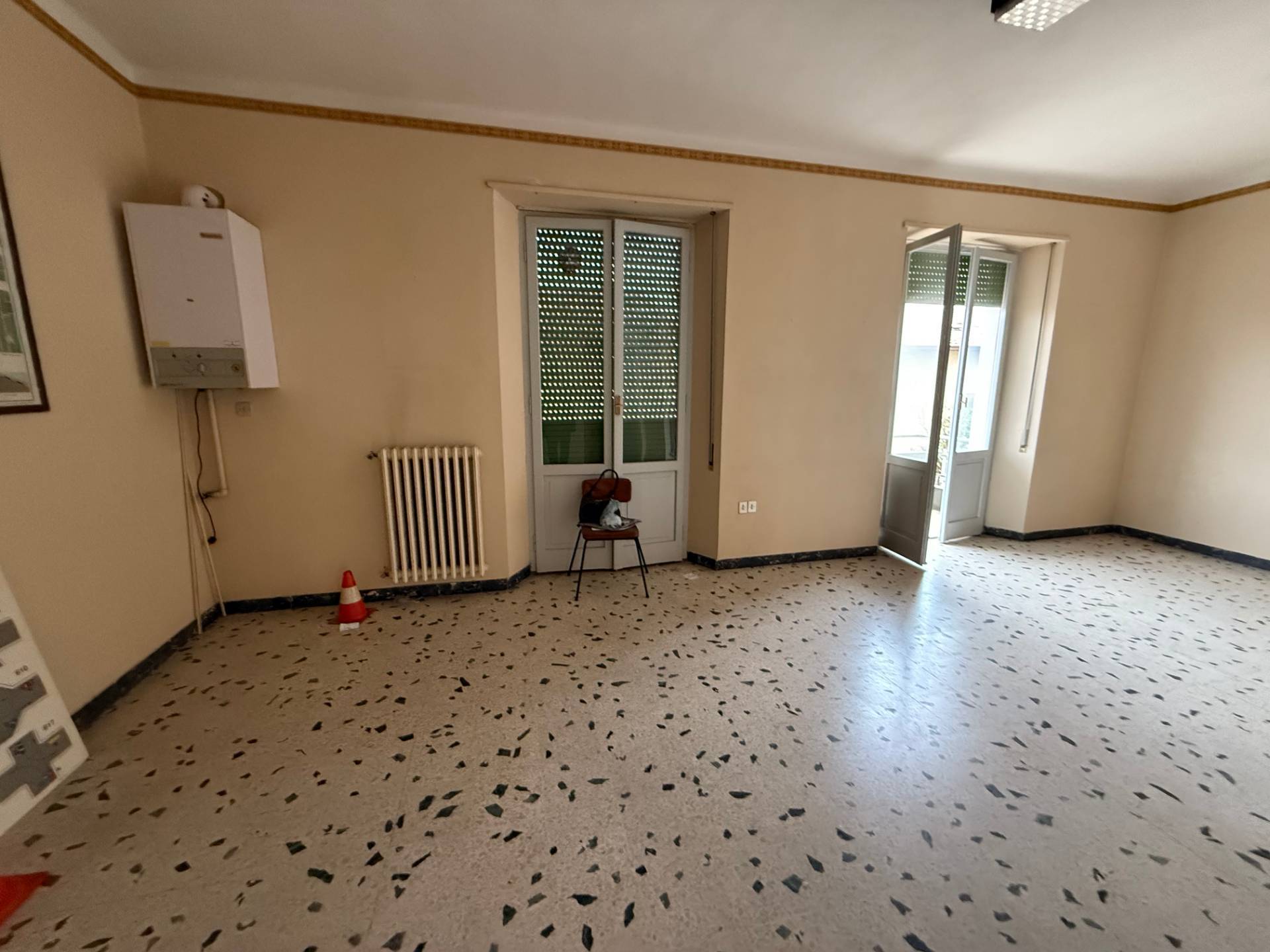 Locale Commerciale in vendita a Fermo, San Giuliano