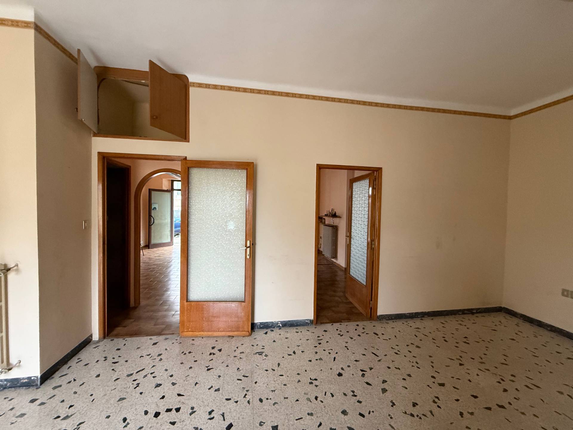 Locale Commerciale in vendita a Fermo, San Giuliano