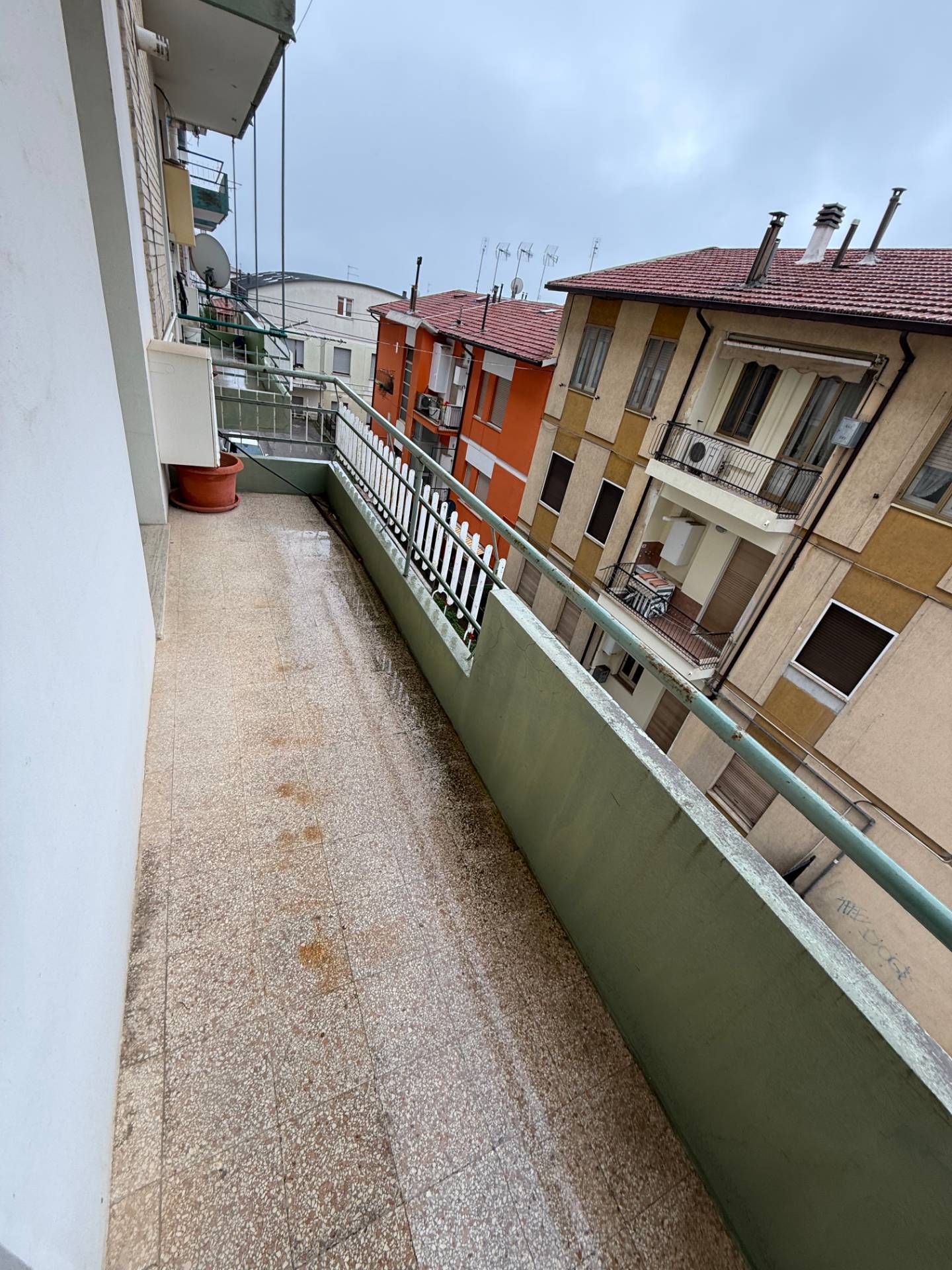 Locale Commerciale in vendita a Fermo, San Giuliano