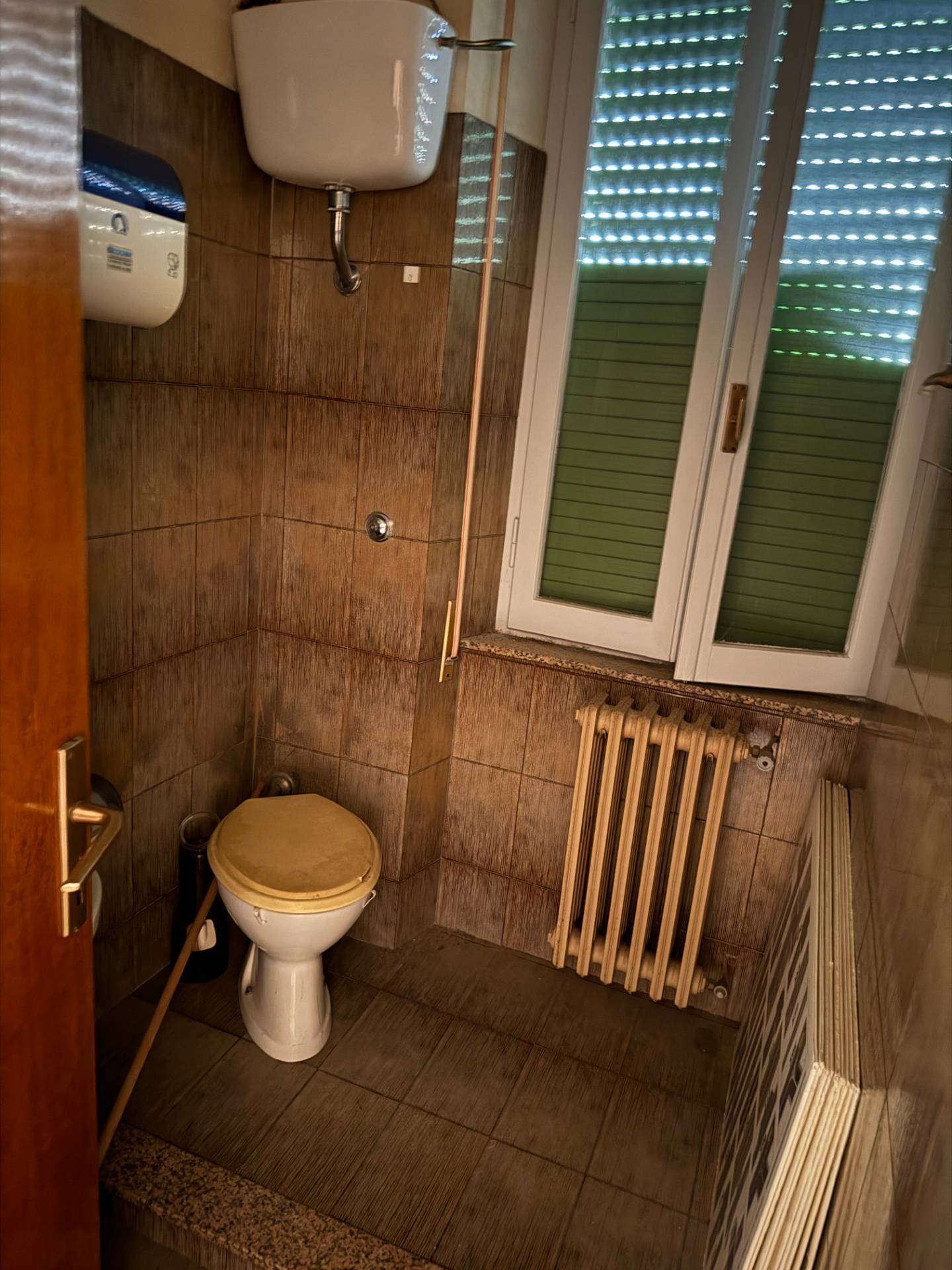 Locale Commerciale in vendita a Fermo, San Giuliano