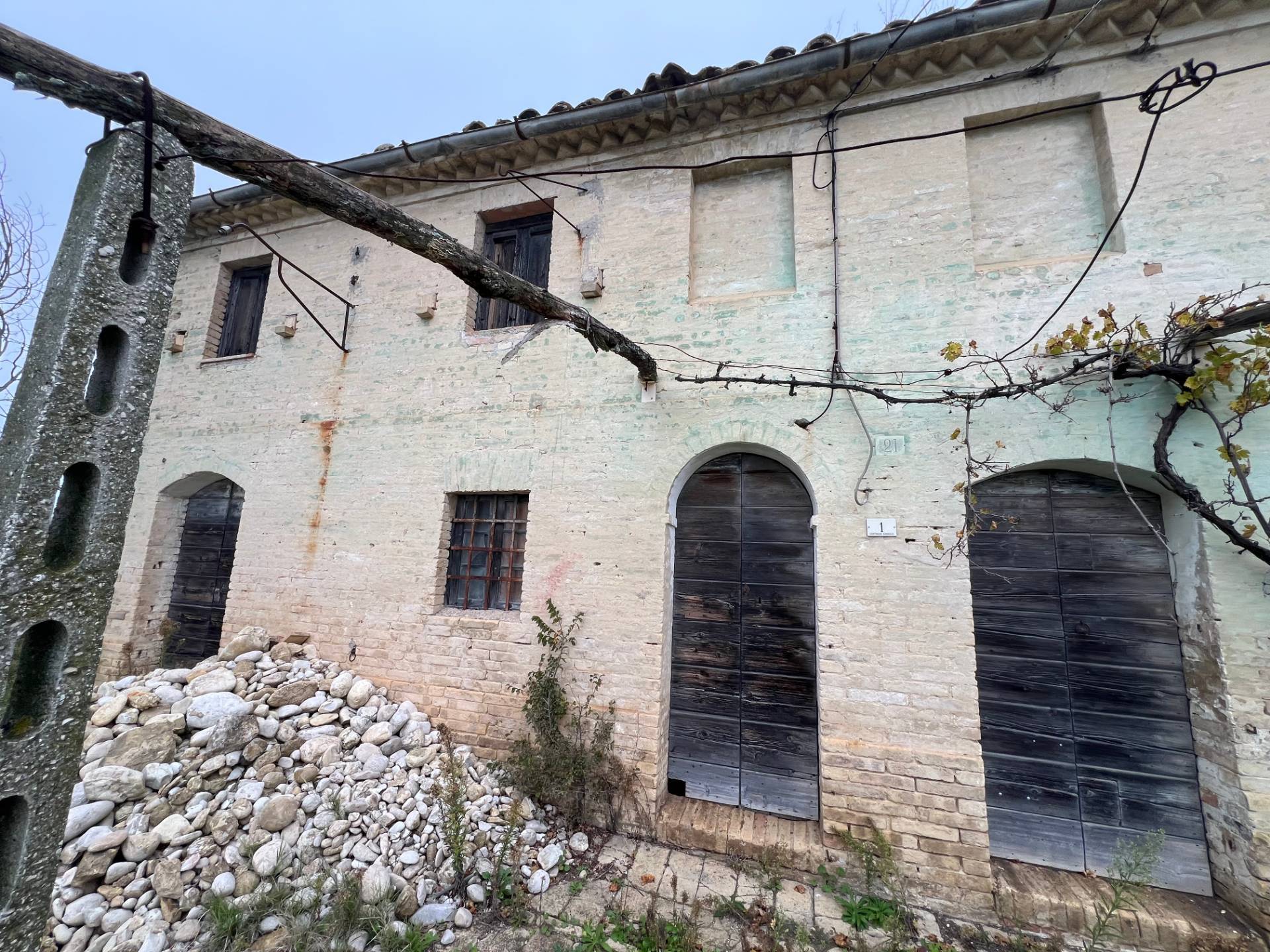 Casa colonica in vendita a Monterubbiano