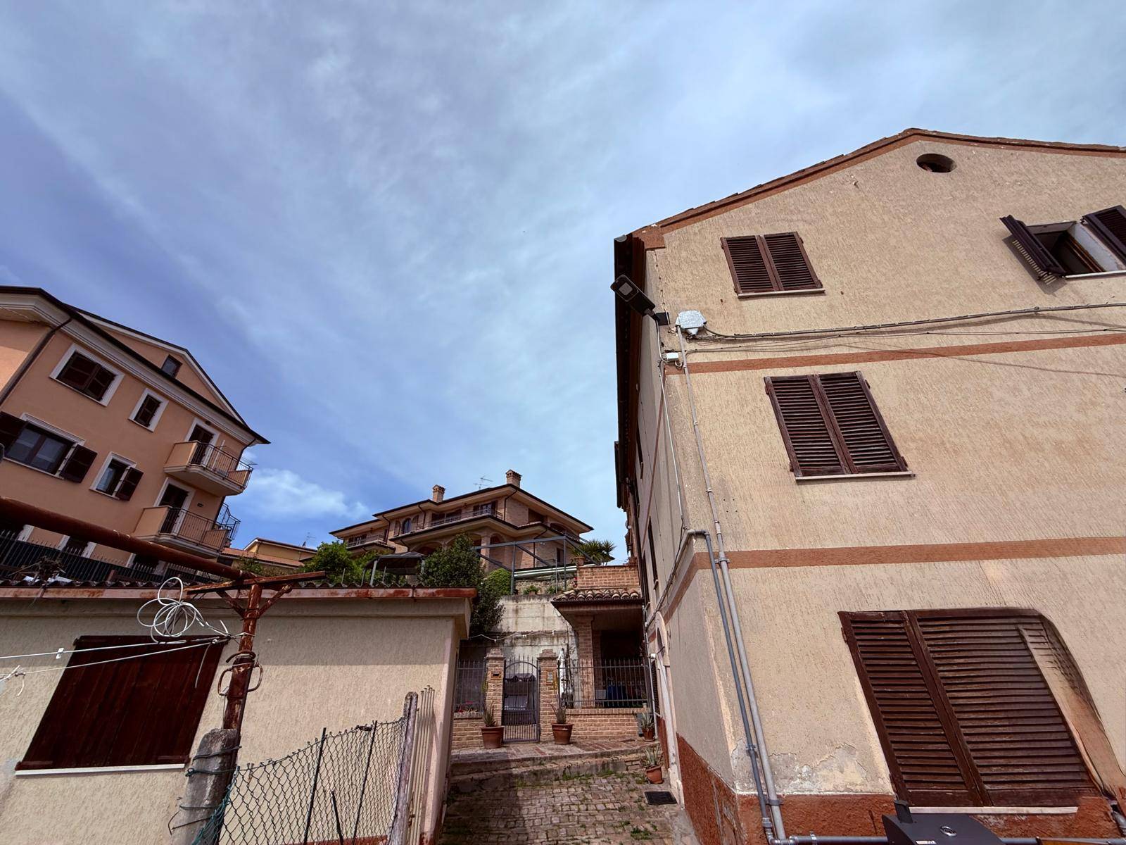 Casa singola e terreno agricolo in vendita a Fermo, Capodarco di FM