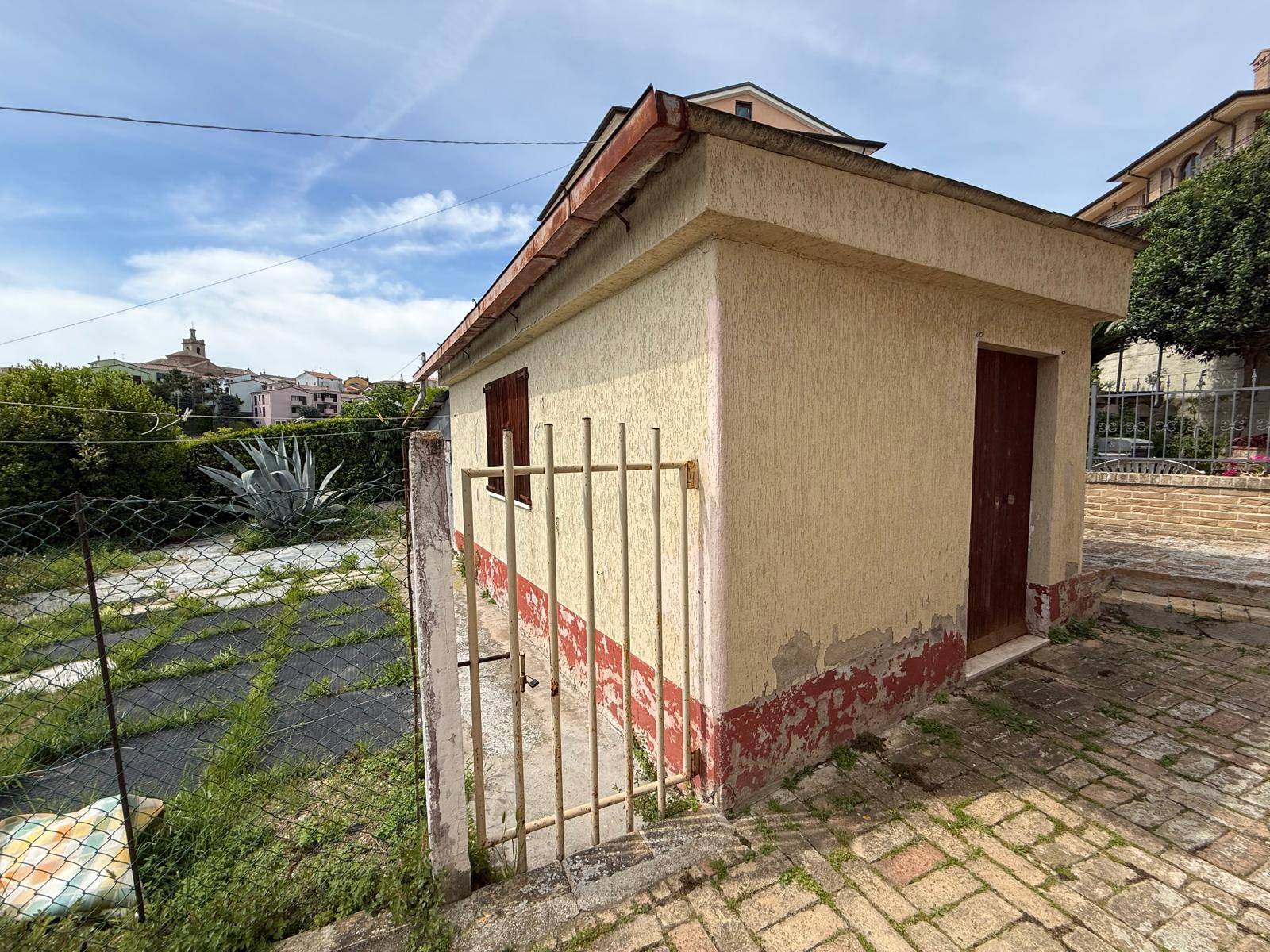 Casa singola e terreno agricolo in vendita a Fermo, Capodarco di FM