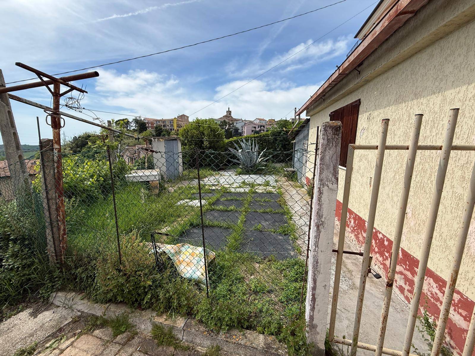 Casa singola e terreno agricolo in vendita a Fermo, Capodarco di FM
