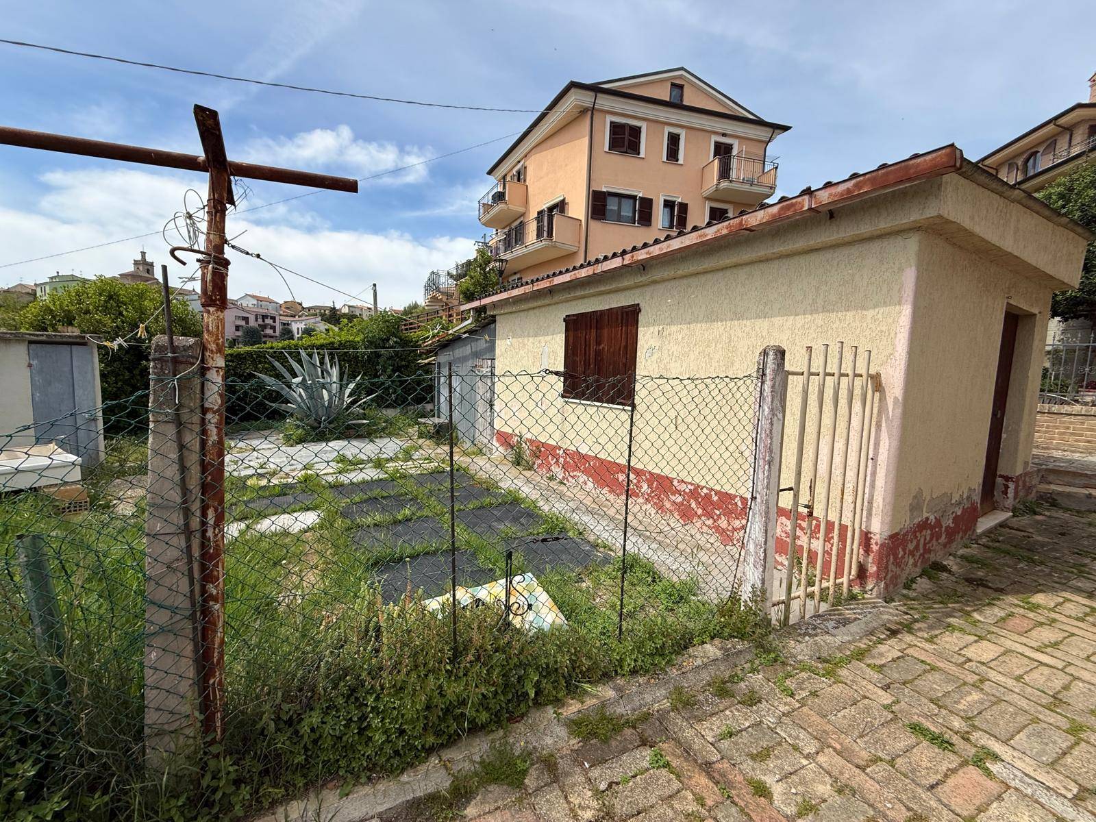 Casa singola e terreno agricolo in vendita a Fermo, Capodarco di FM