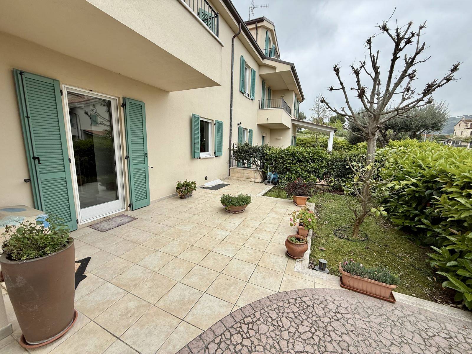 Villa con giardino in vendita a Porto San Giorgio, Centro nord