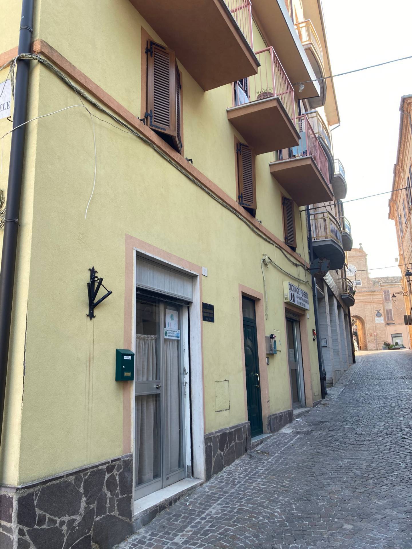 Locale Commerciale in vendita a Monte Urano