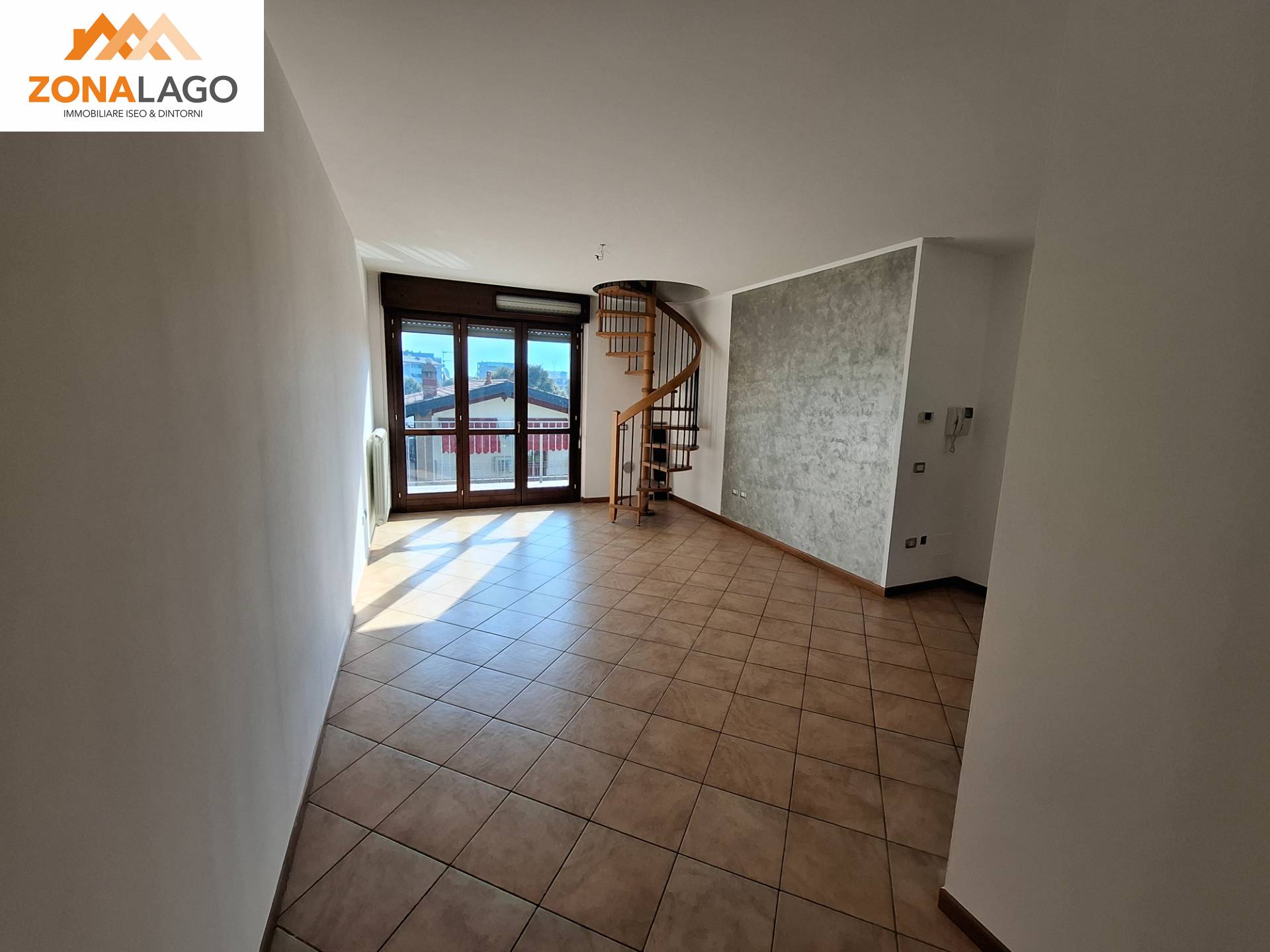 APPARTAMENTO in vendita a Costa Volpino