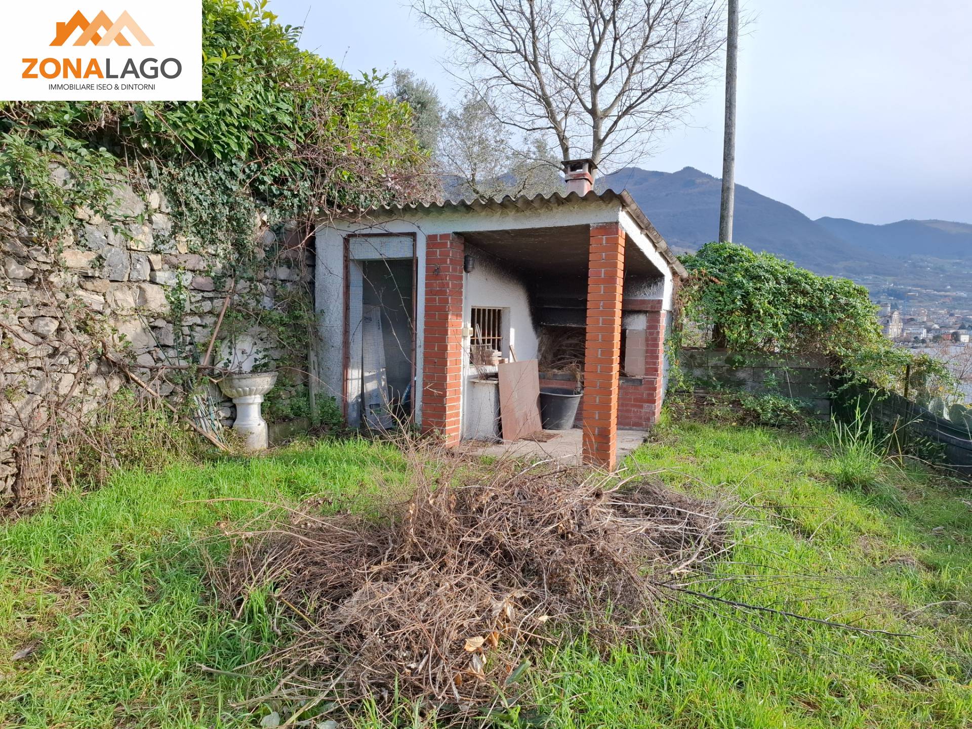 Casa singola in vendita a Sale Marasino