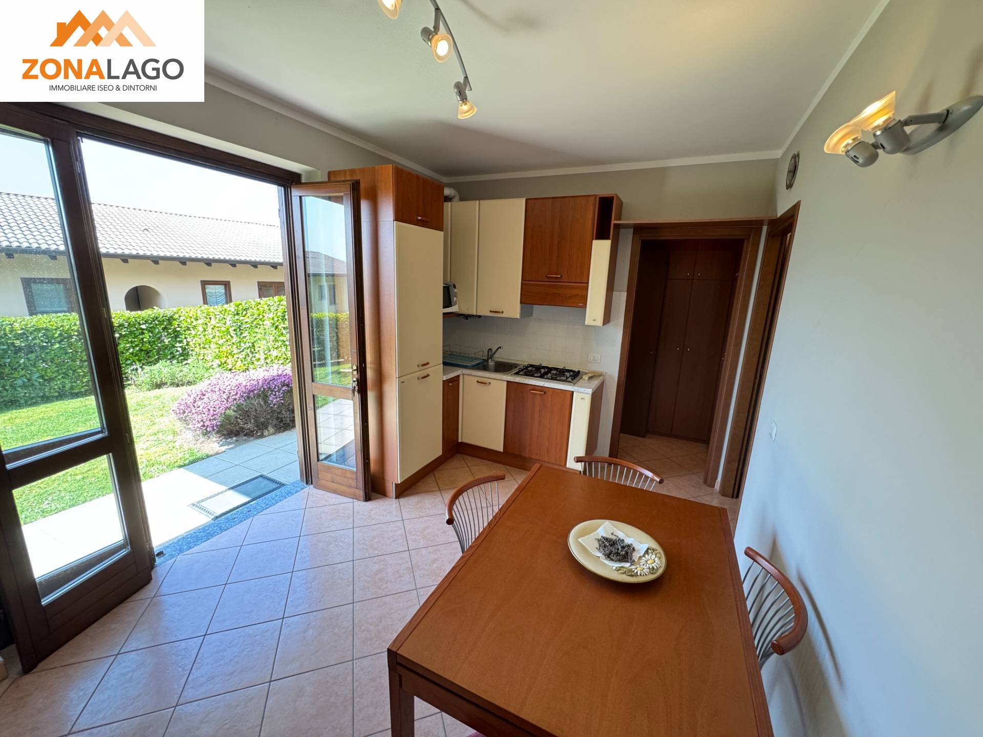 APPARTAMENTO in vendita a Sale Marasino