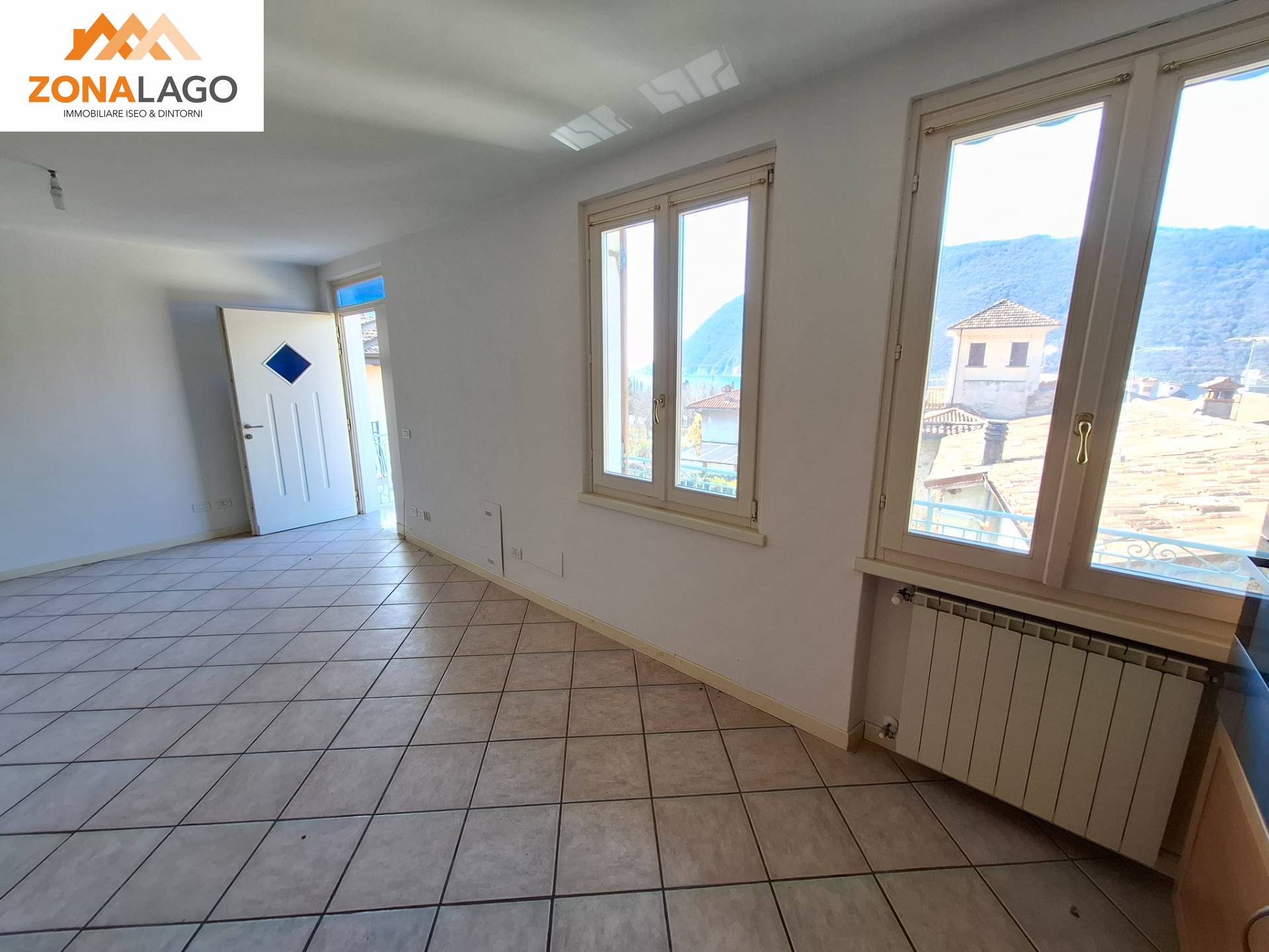 APPARTAMENTO in vendita a Sale Marasino