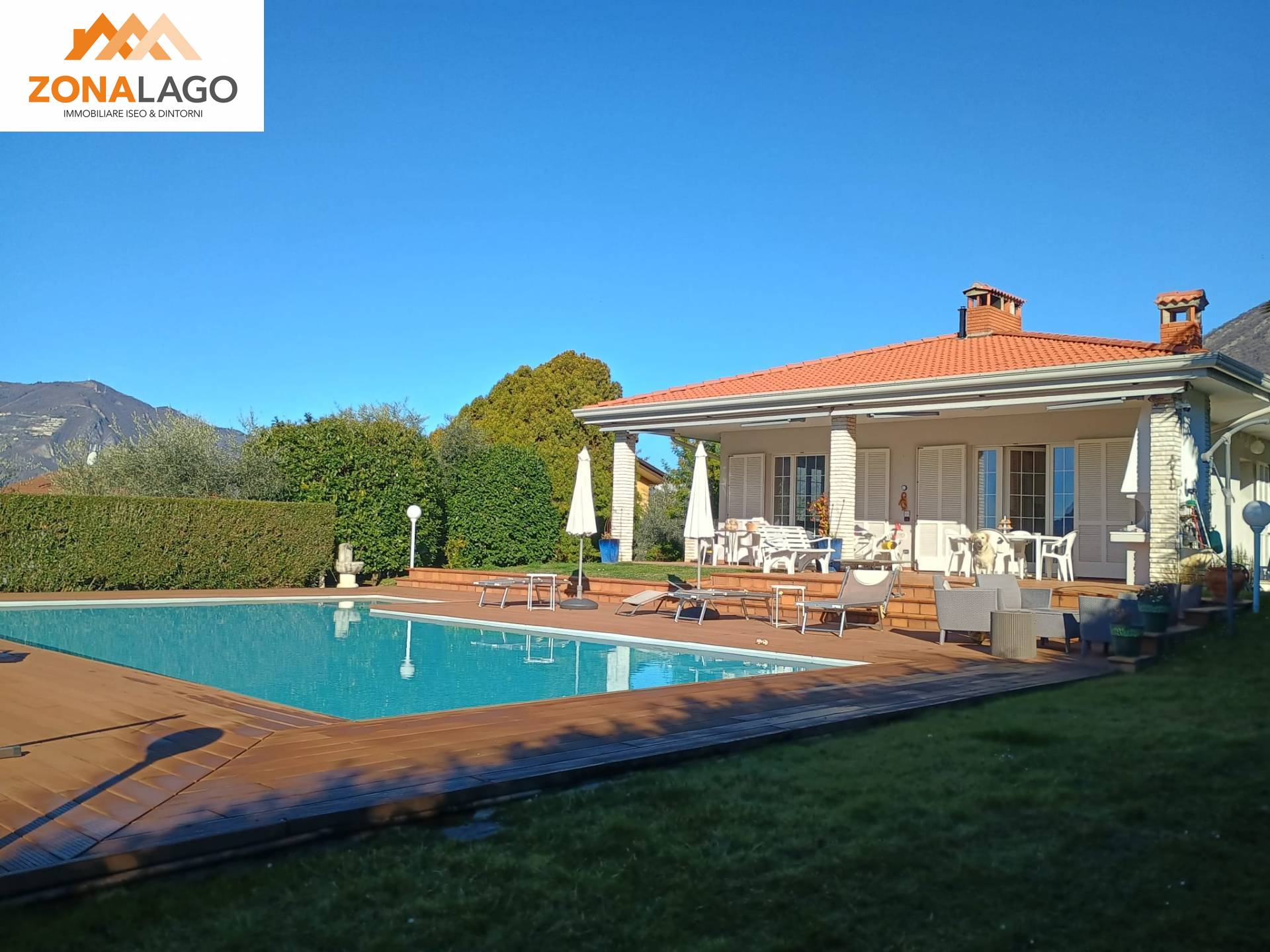 Villa in vendita a Sale Marasino