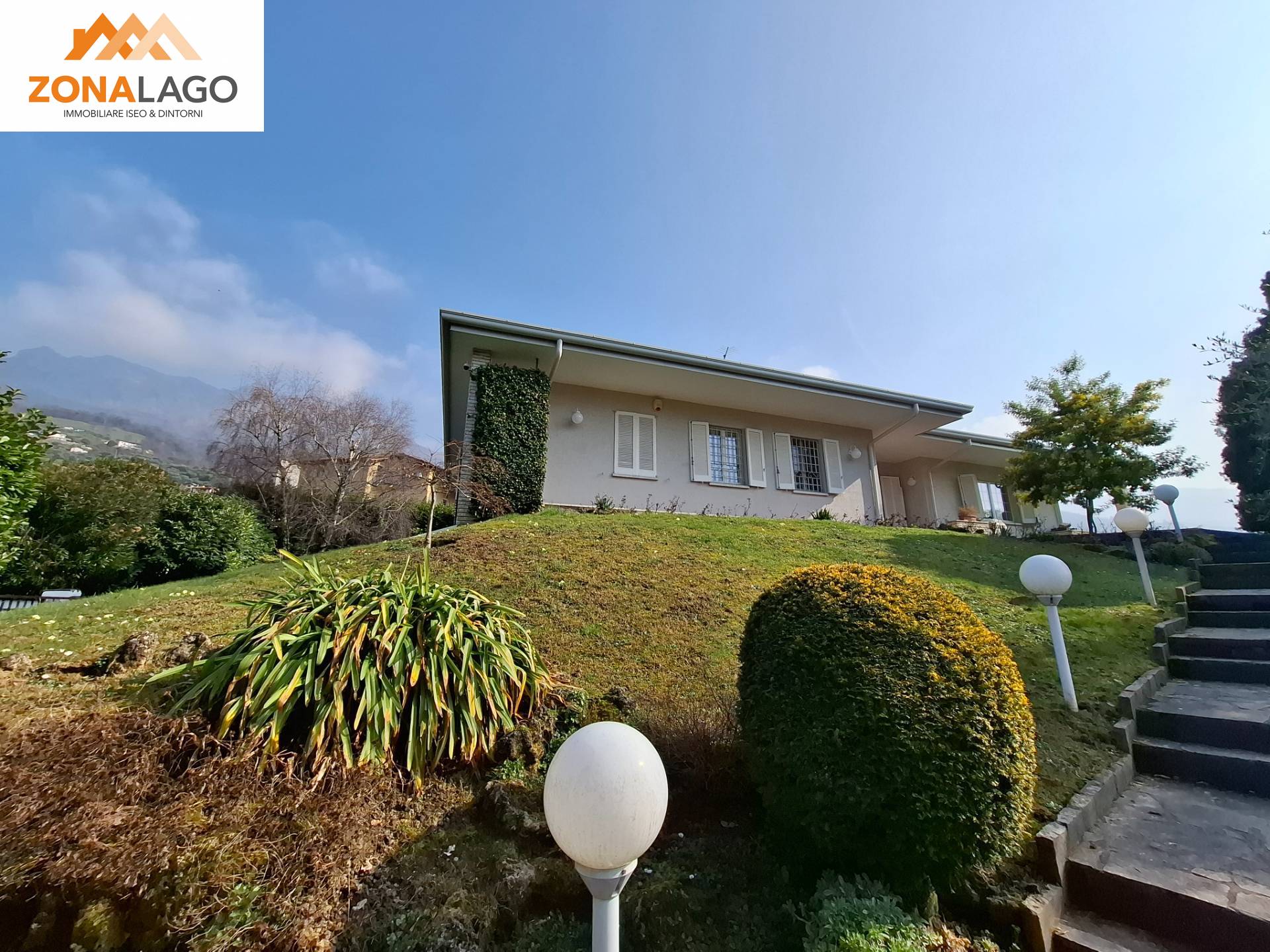 Villa in vendita a Sale Marasino