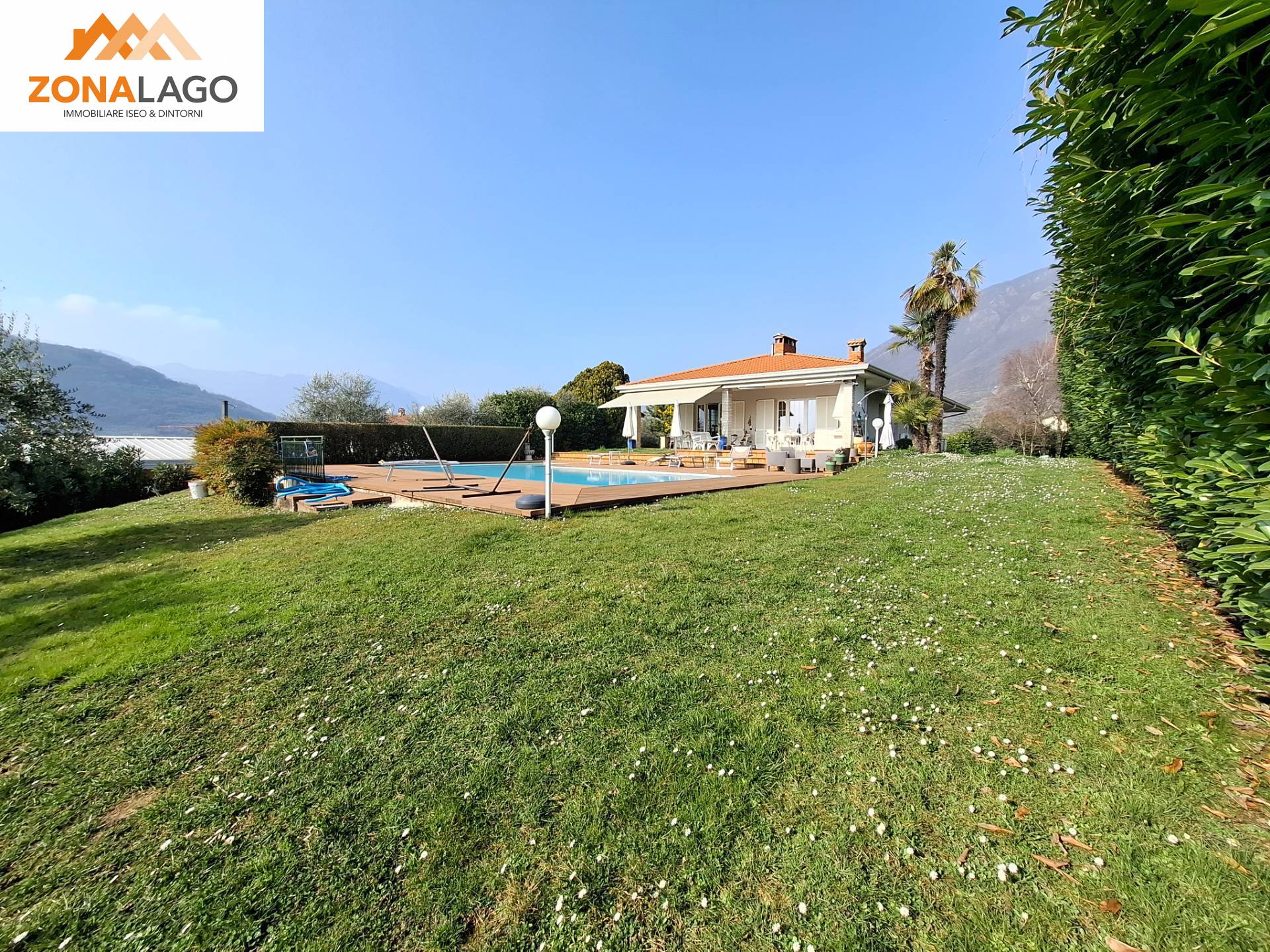 Villa in vendita a Sale Marasino