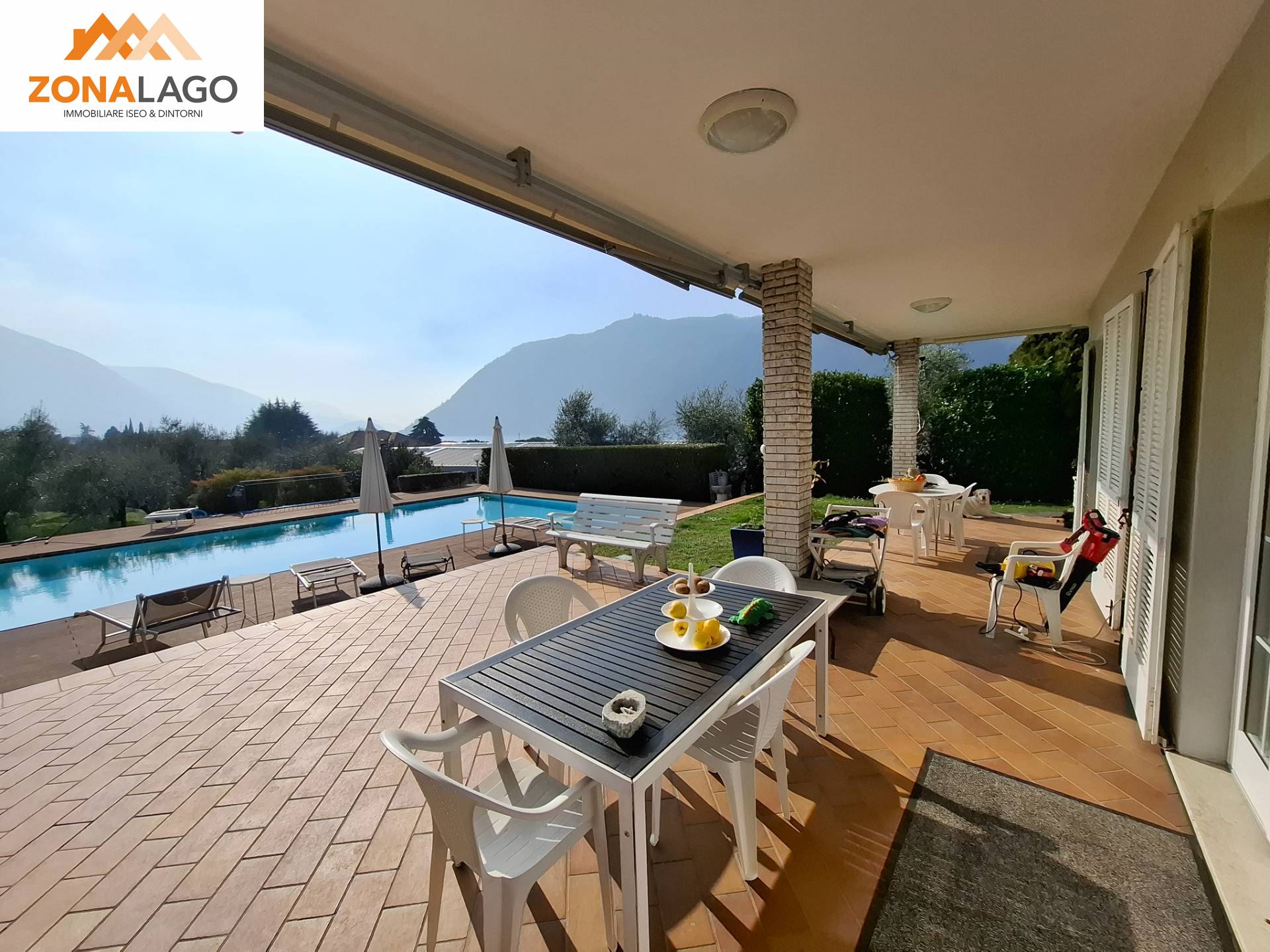 Villa in vendita a Sale Marasino