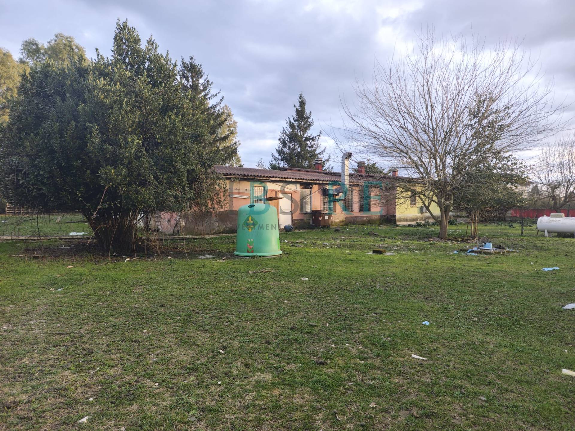 Locale commerciale in vendita a Roma