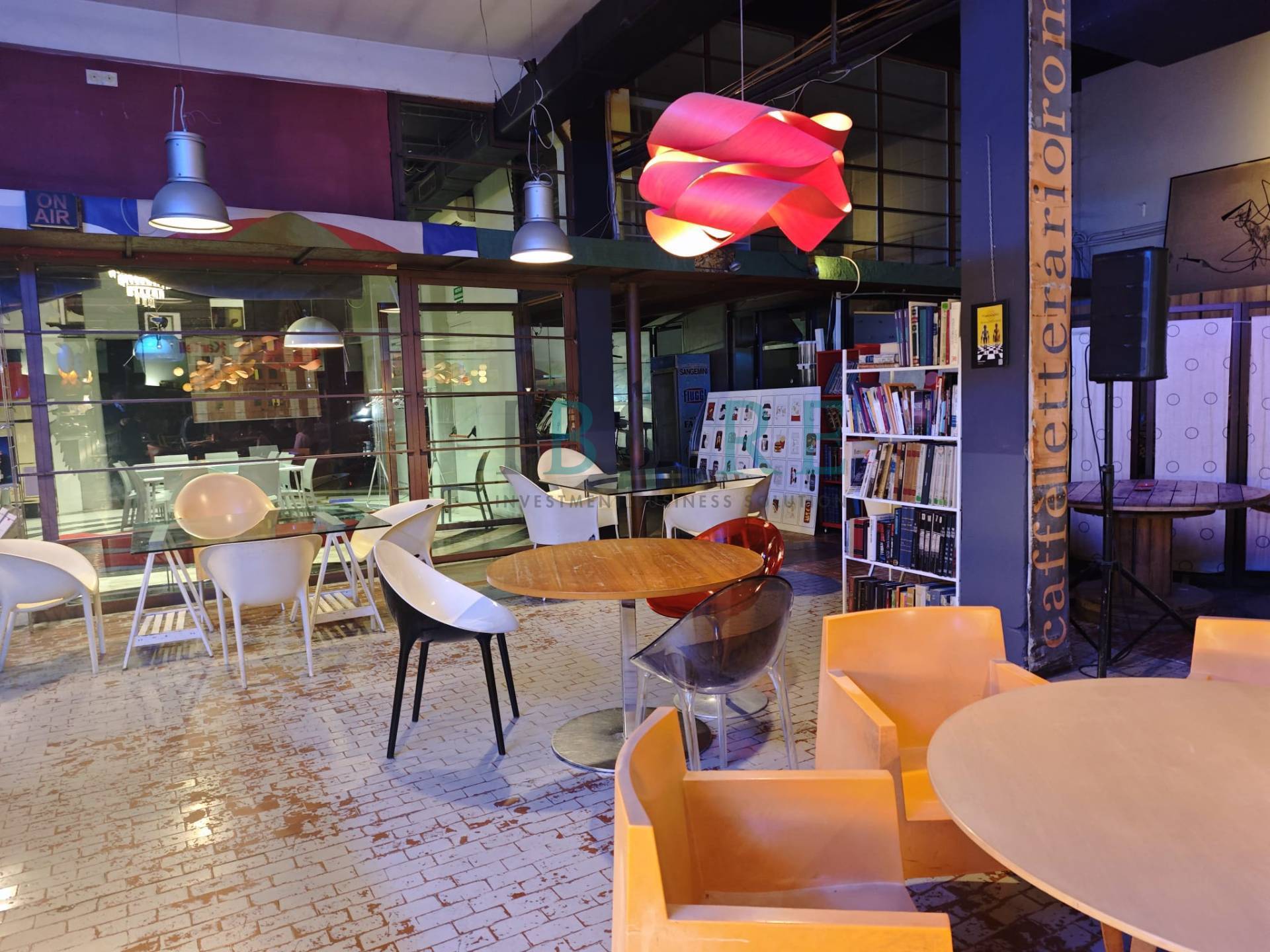 Negozio / Locale comm. in vendita a Roma, Ostiense