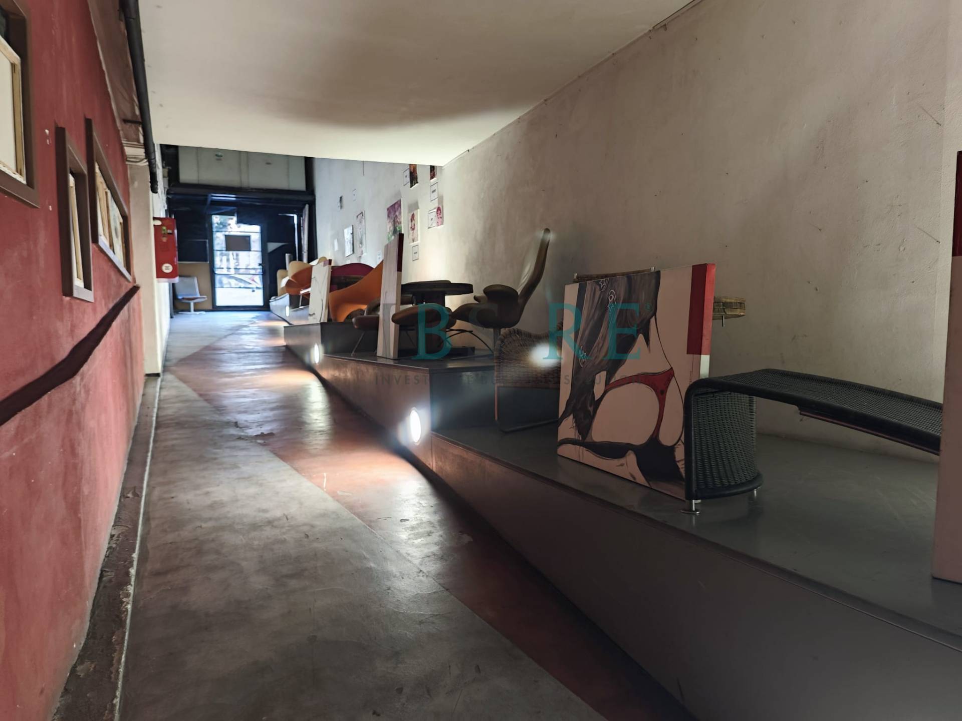 Negozio / Locale comm. in vendita a Roma, Ostiense