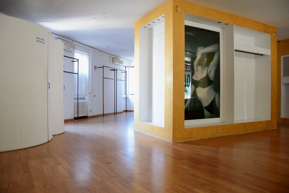 Locale commerciale in affitto a Ponte San Pietro