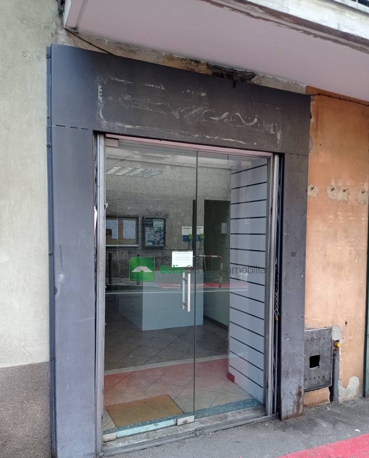 Locale commerciale in affitto a Ponte San Pietro