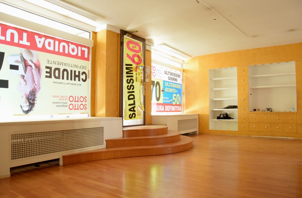 Locale commerciale in affitto a Ponte San Pietro