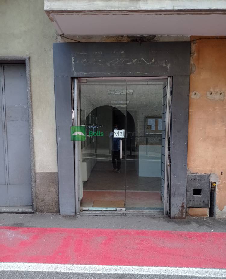 Locale commerciale in affitto a Ponte San Pietro