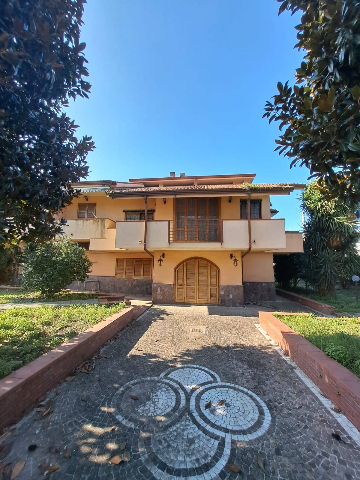 Villa con terrazzo a Castello di Cisterna