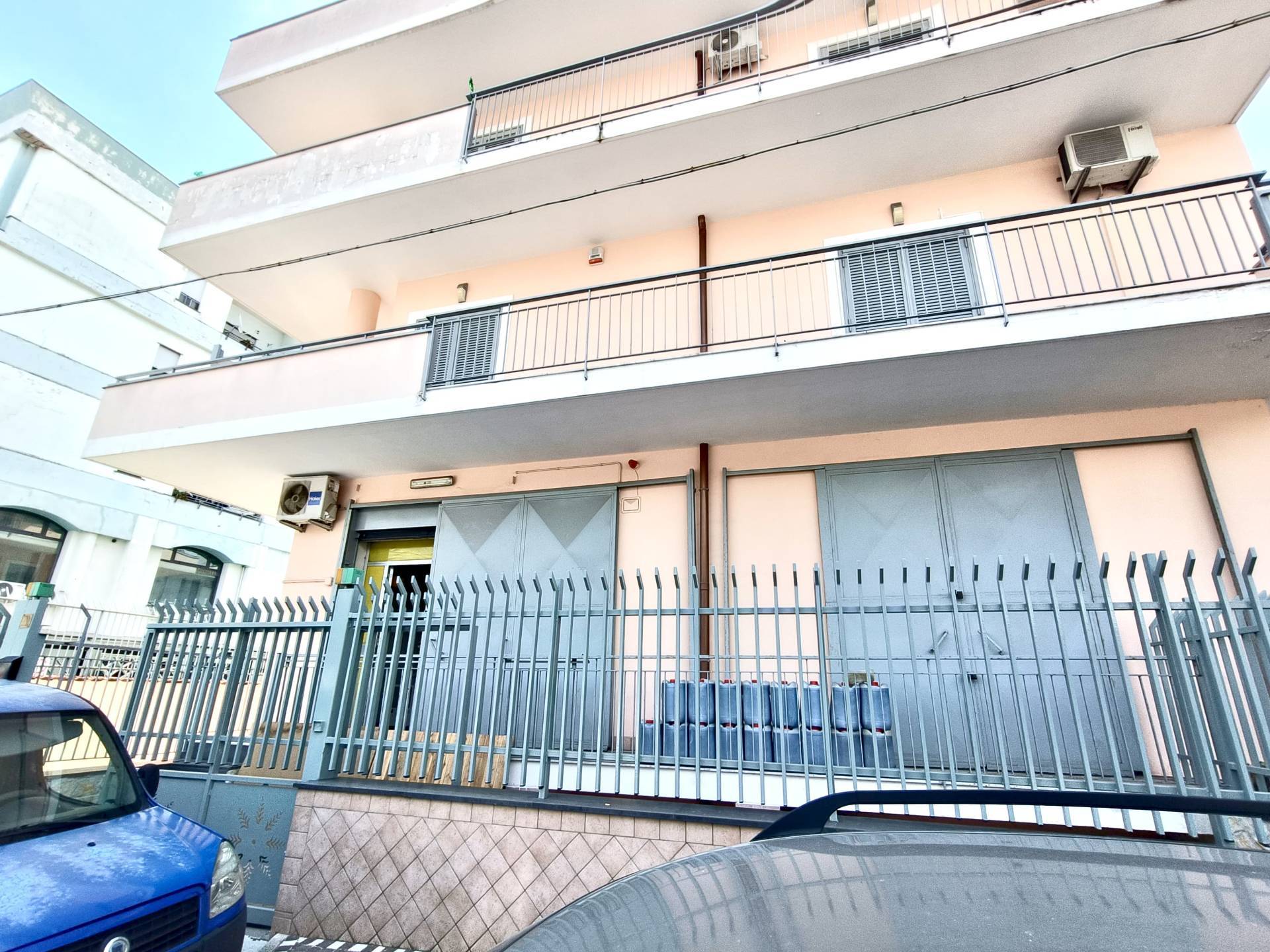 Attivit commerciale in affitto a Casoria