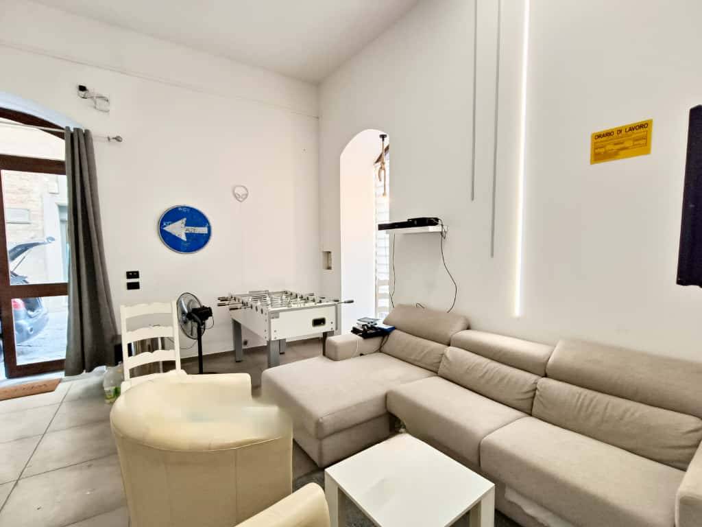 Locale commerciale in affitto a Marigliano