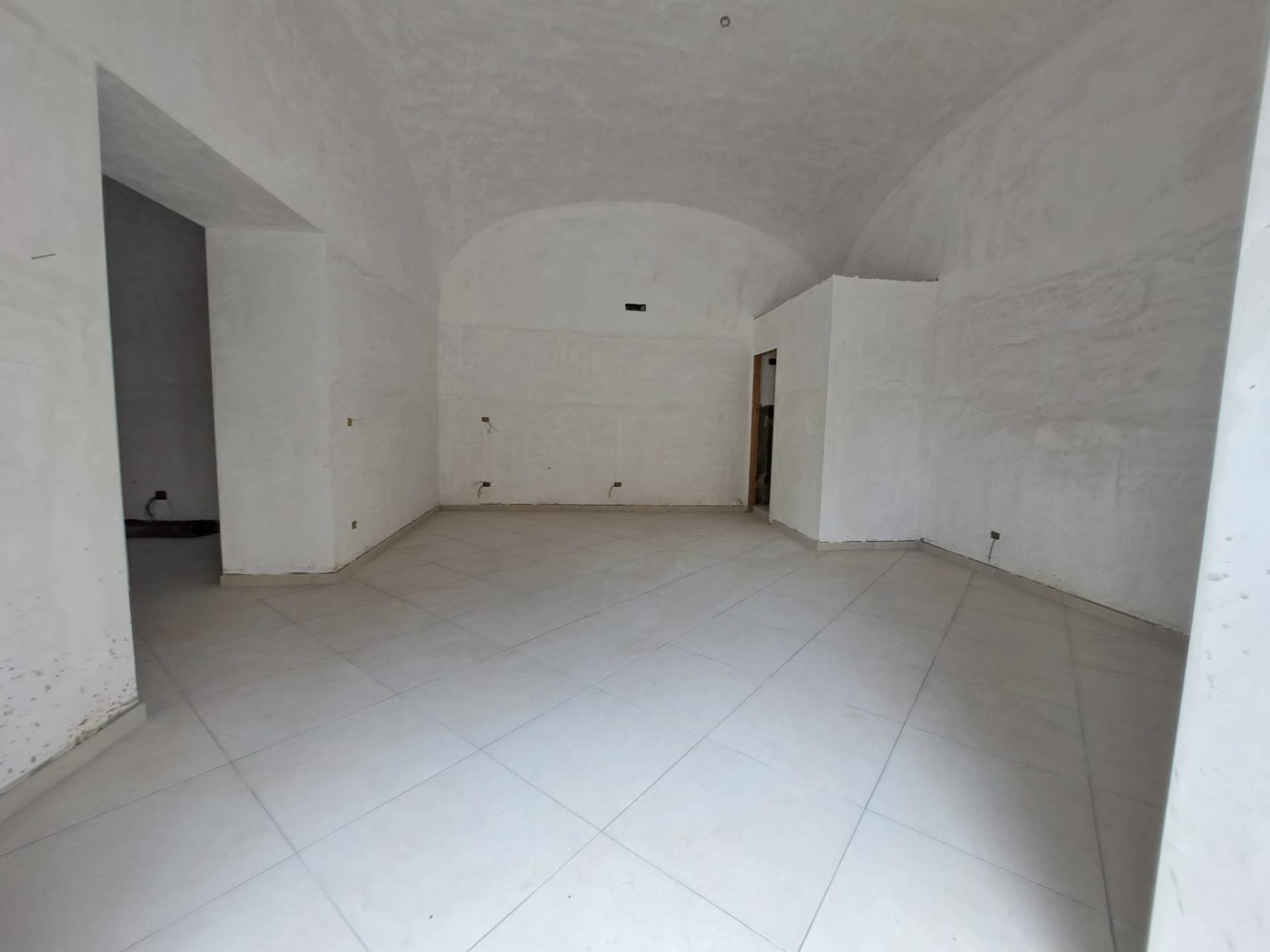 Negozio in affitto a Marigliano