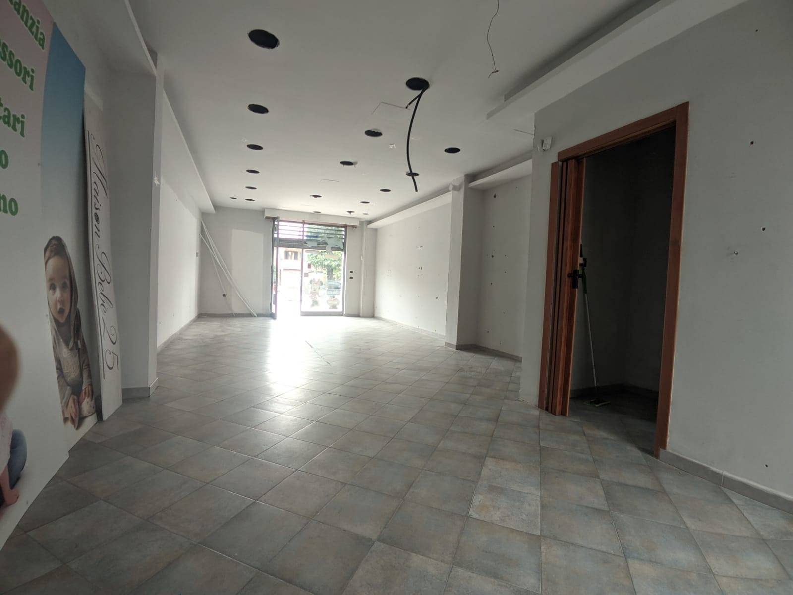 Negozio in affitto a Mariglianella