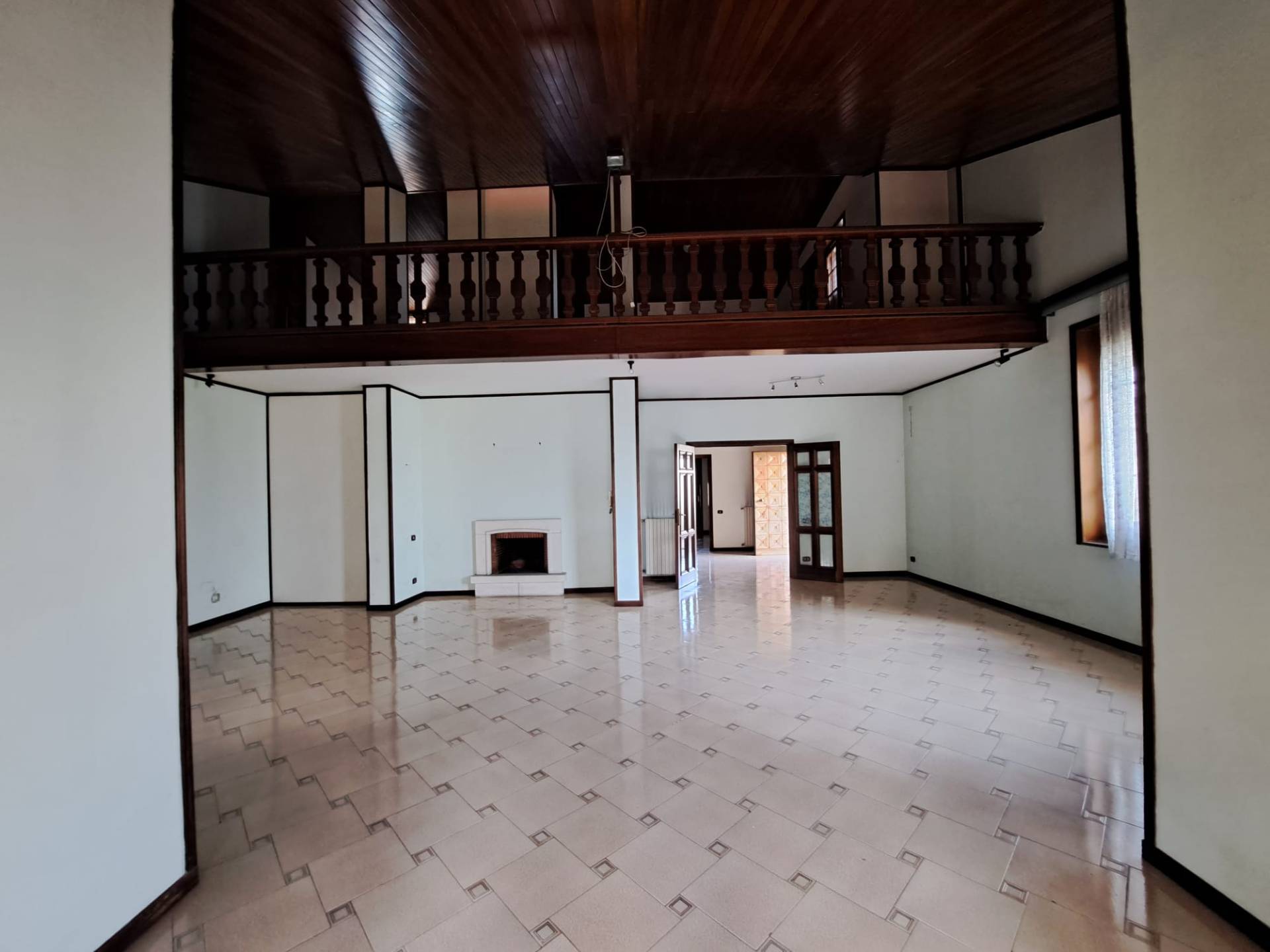 Villa in vendita a Castello di Cisterna