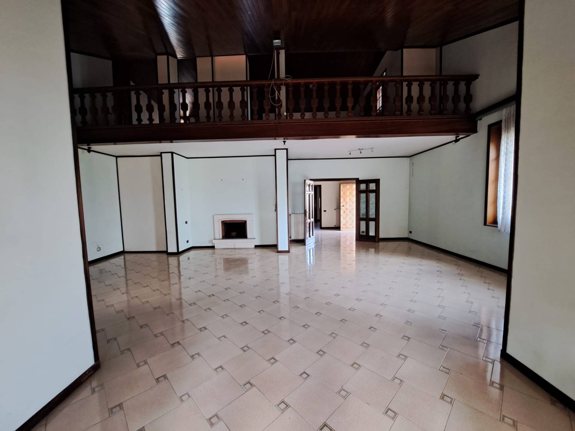 Villa in vendita a Castello di Cisterna